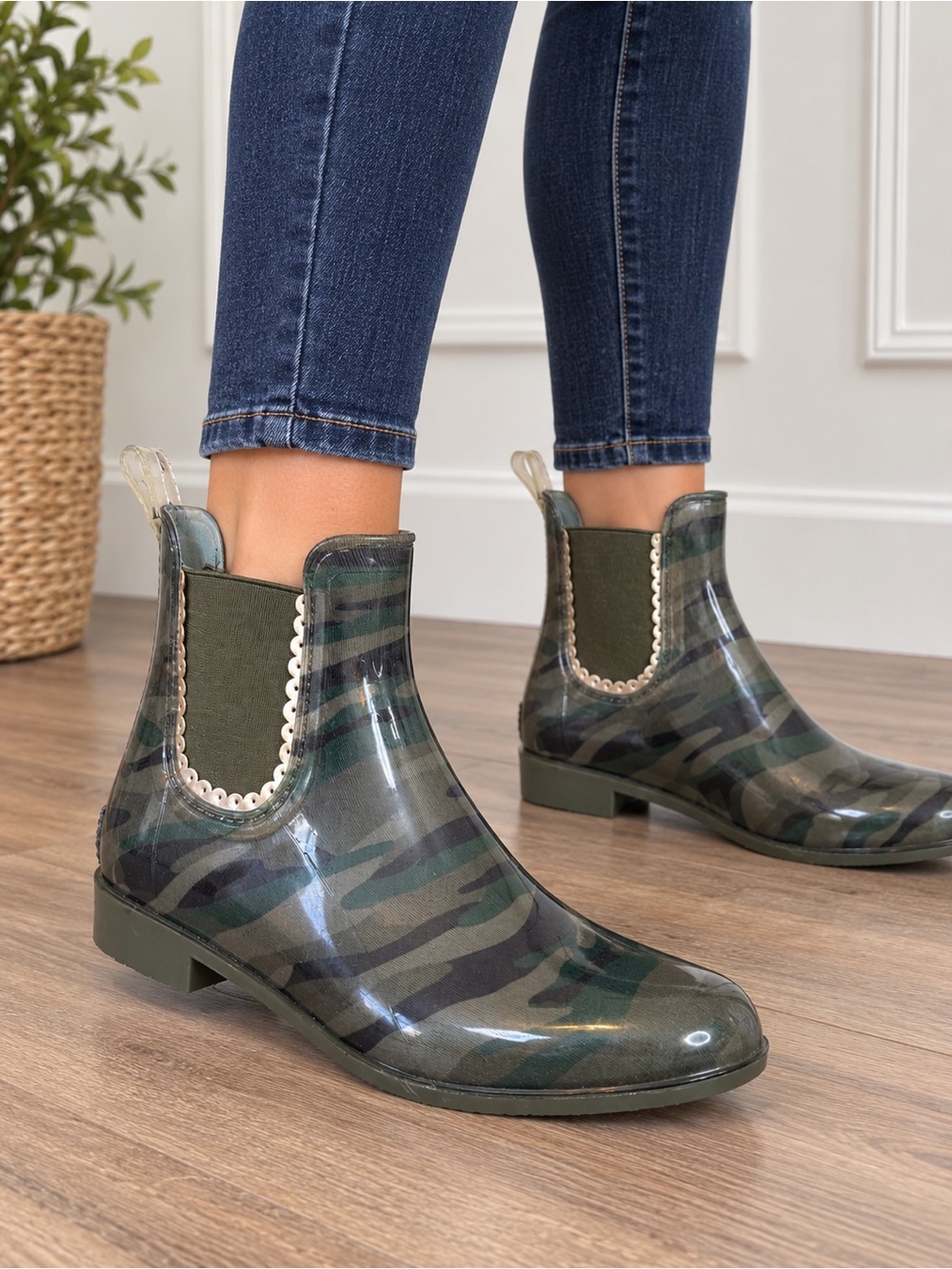 Jack Rogers Woman Sallie Ankle Green Camo Waterproof Rain Boots Scalloped Size 9